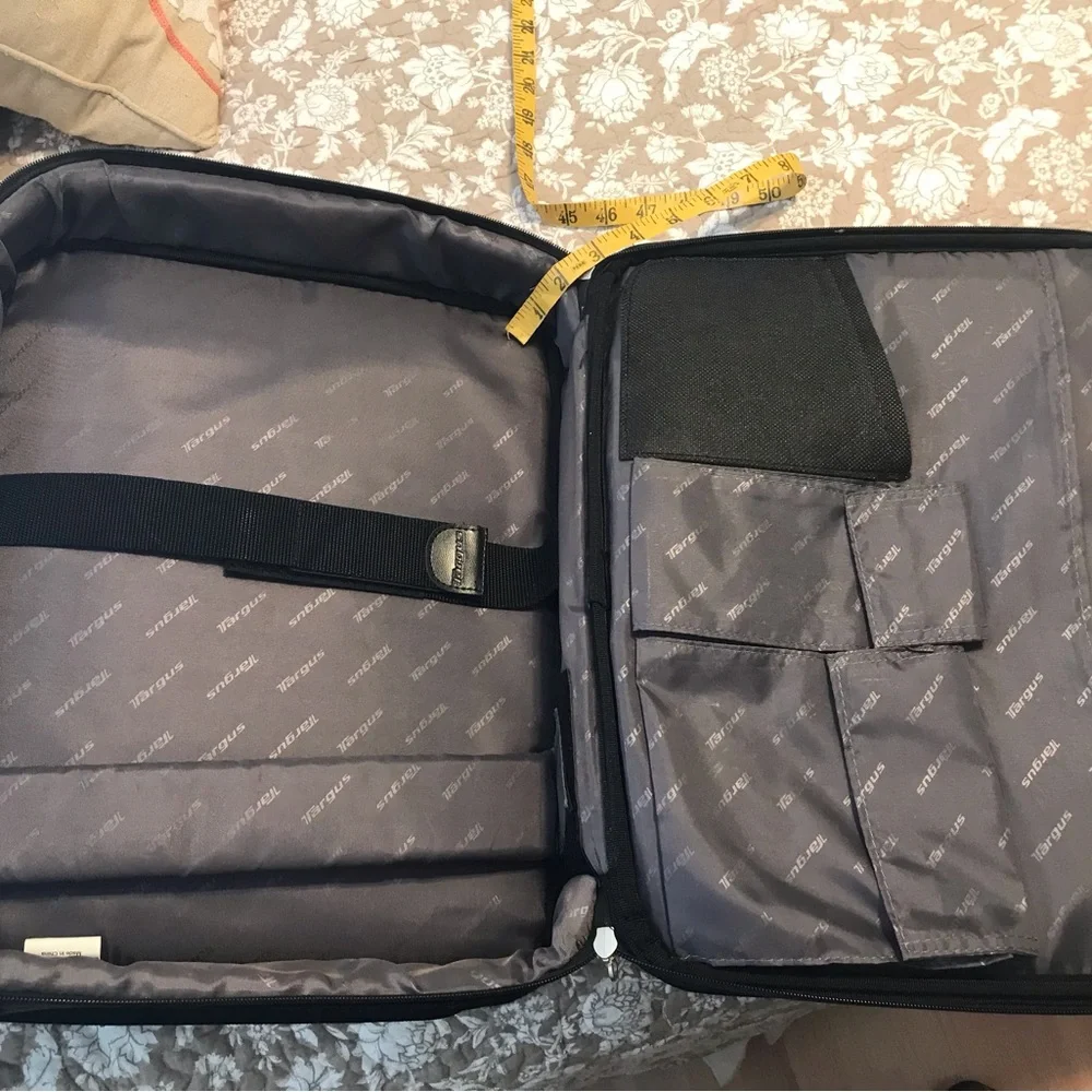 Targus Black Messenger Bag